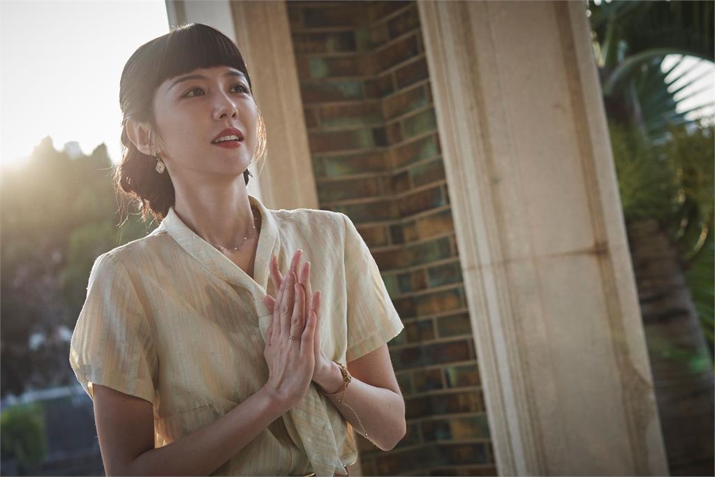 高度還原時光背景的《商魂》 讓邵雨薇一站上去就入戲了