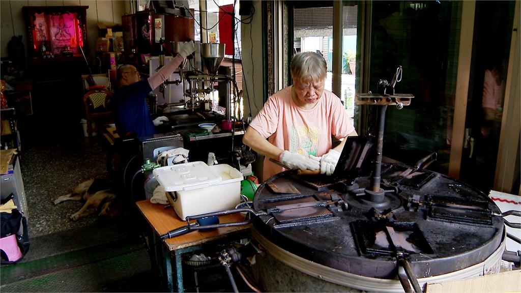 ８０年老機器做蛋捲餅　為身障老闆轉出生命出口