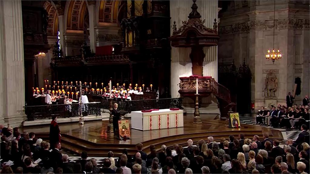 英國聖保羅大教堂追悼女王 首相等兩千多人出席