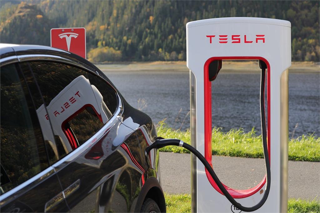 特斯拉長期年交車量增50%不變　概念股漲跌互見