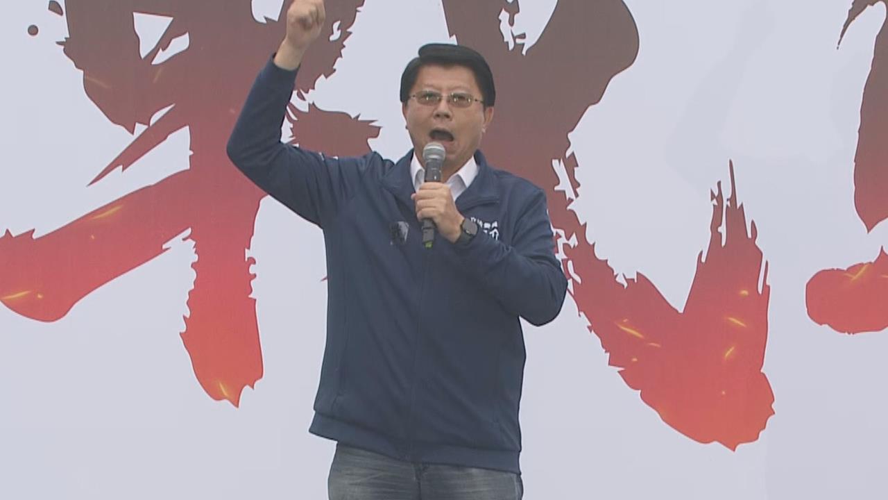 謝龍介挺柯文哲現身凱道 突喊有行程先離場