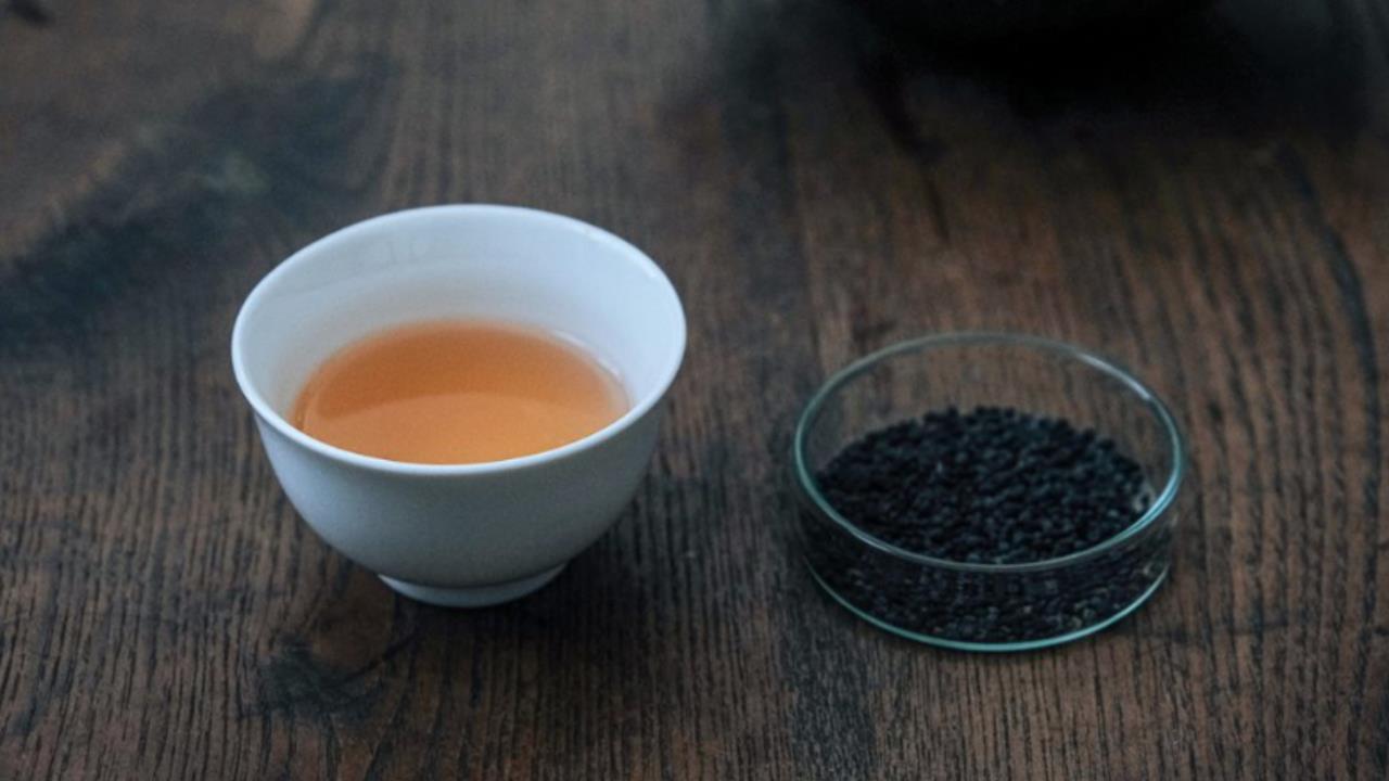 每天都在吃塑膠？熱水沖茶包「147億顆微塑膠下肚」...研究曝：堆積肝、肺排不出