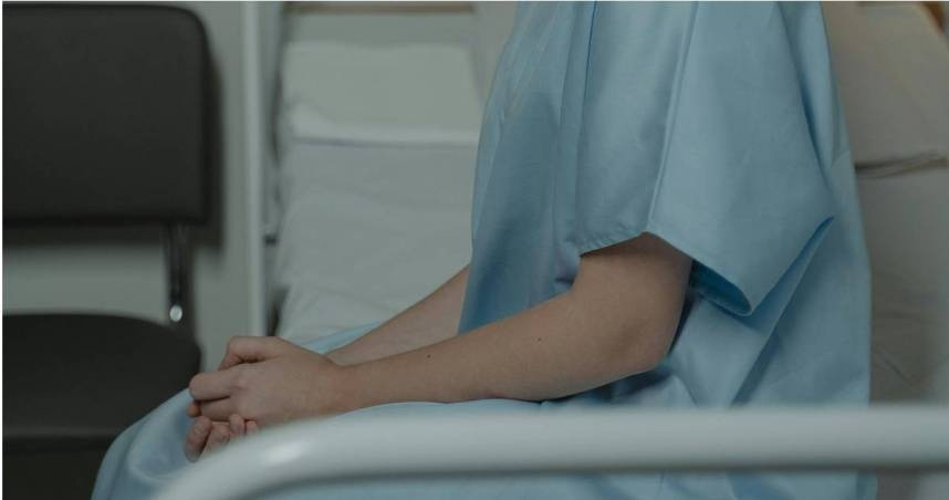 40歲男血便卻拒照大腸鏡：我還年輕又健康　半年後確診大腸癌