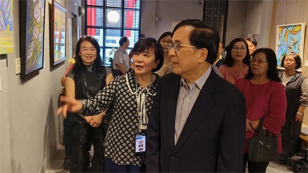 "扁迷畫家"陳嬋娟舉辦聯合畫展 陳水扁應邀出席