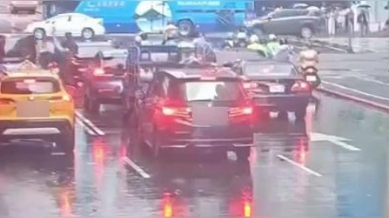 快新聞／北市多元計程車暴衝撞5車　警意外逮酒駕前科犯