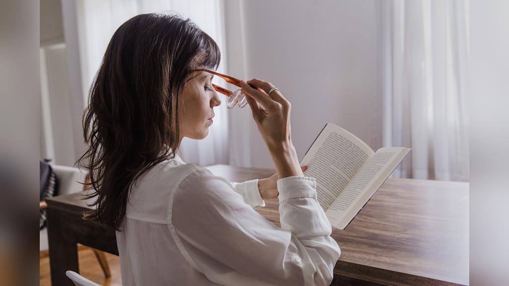 《醫學大聯盟》20 歲巔峰？記憶力衰退早於預期：26 歲起大腦每年萎縮 0.2%