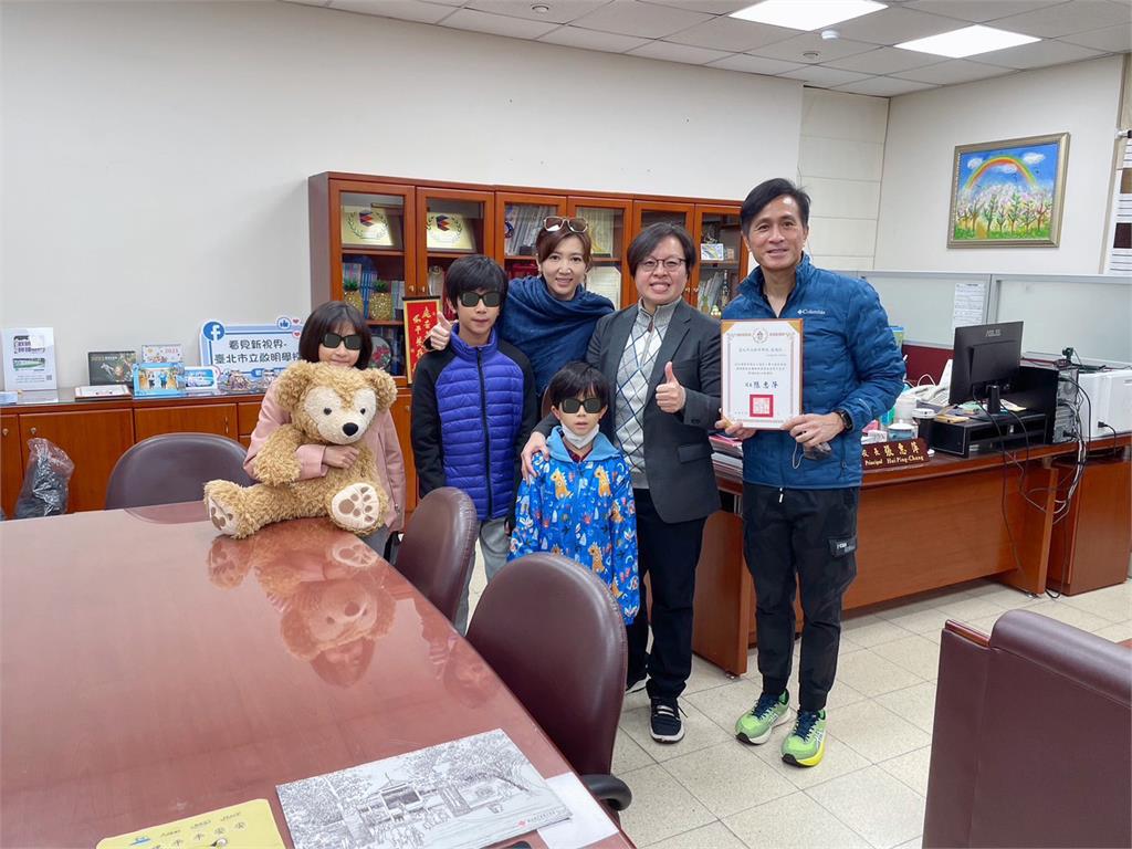 廖家儀8點檔《市井豪門》處境相當心酸！ 戲外帶全家做公益