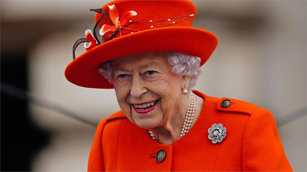 才剛婉拒「年度老人獎」！醫師建議95歲英女王休養：取消北愛行程