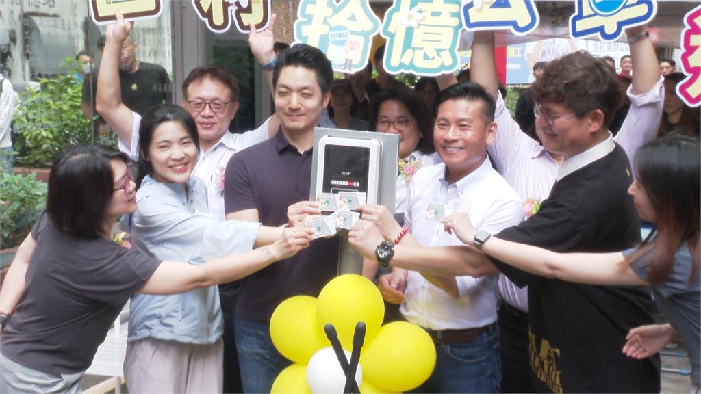 「滾回去　繳稅不養共匪」　蔣萬安.王鴻薇掃街宣傳反罷免遭嗆