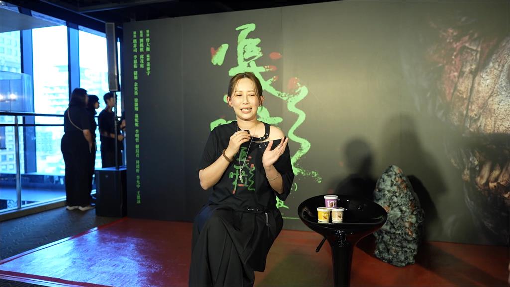 恐怖電影"嘎啦"首映會　天后瑪菲司太敬業"當場中邪？"