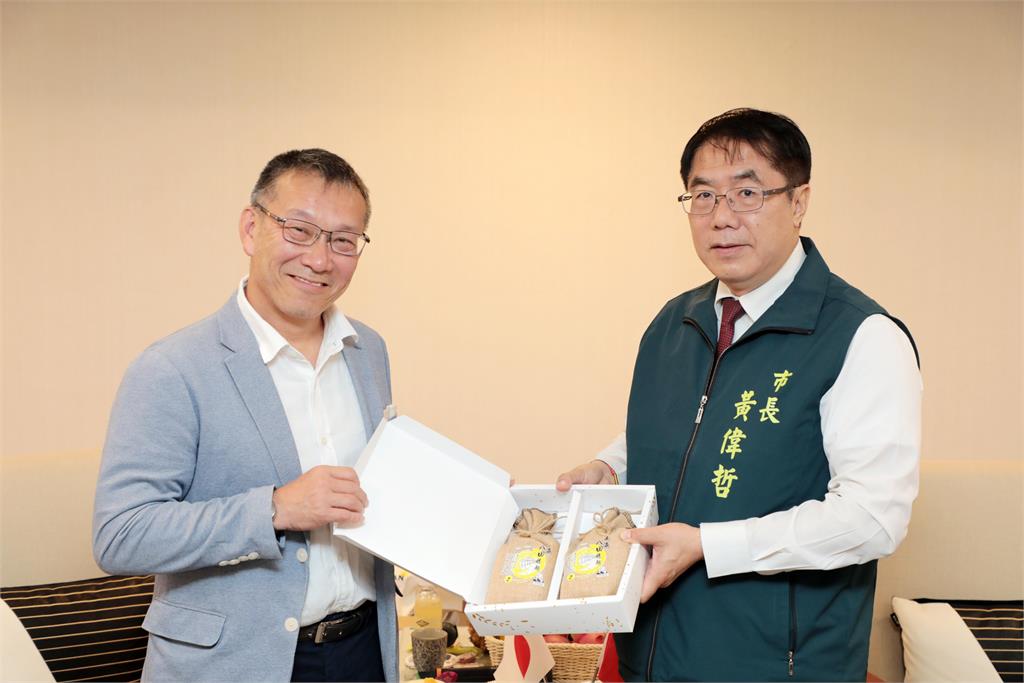 日本頂級超市社長親臨台南 與黃偉哲洽談台南農產上架