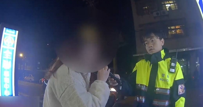 這款媽媽!她開車載小孩竟酒駕 與老公吵架「保齡球式」連撞7車