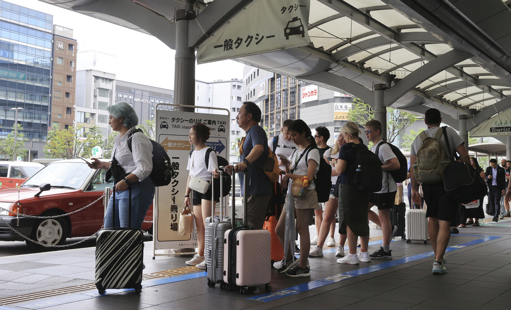 少子高齡化！計程車司機缺工潮　日本修法滿19歲可報考計程車駕照