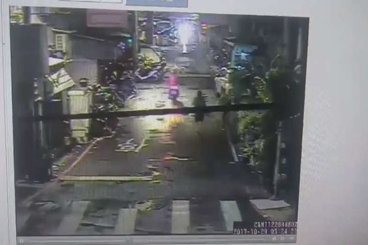 半夜睡不著覺 國中生玩火燒車