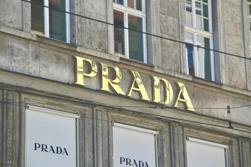 Prada斥資逾450億　收購精品競爭品牌Versace