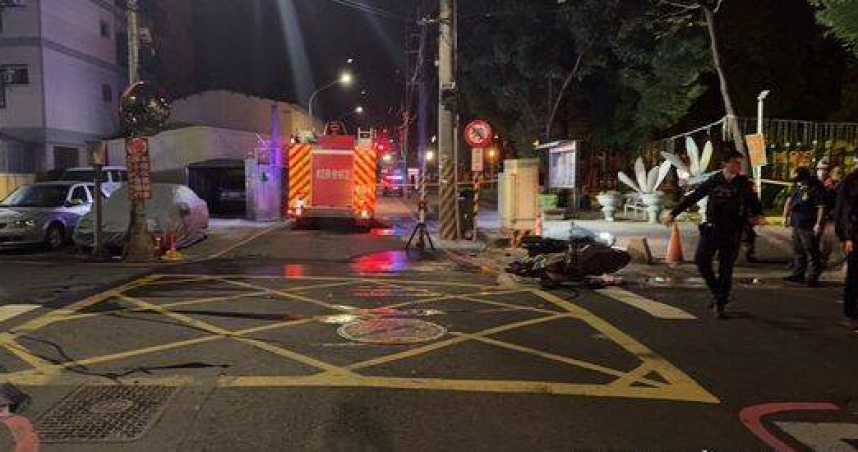 鳳山凌晨機車路口擦撞瞬間成火球　43歲騎士逃生不及命喪街頭