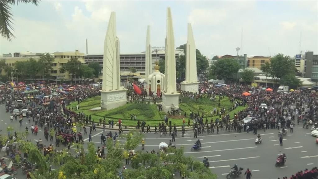 泰國反政府示威升級 總理府外紮營長期抗爭