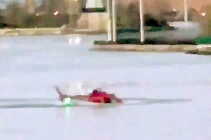 紐約直升機墜入海峽 至少兩人死亡