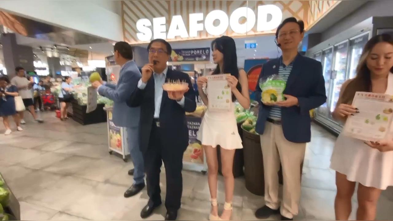 為台南農產「零時差」宣傳　黃偉哲中秋連假快閃新加坡