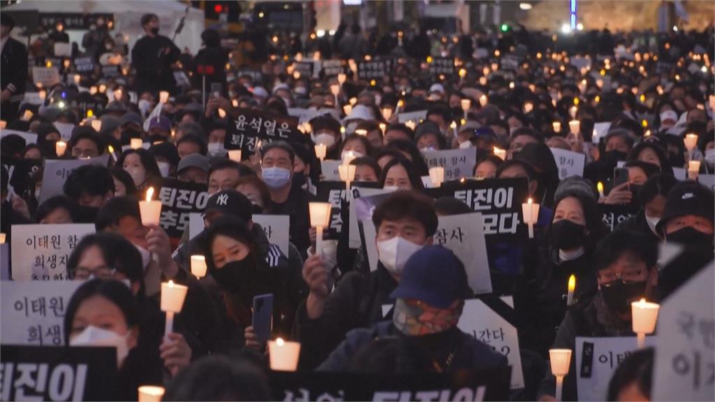 梨泰院慘案追悼期後日　首爾萬人上街抗議要求總統下台