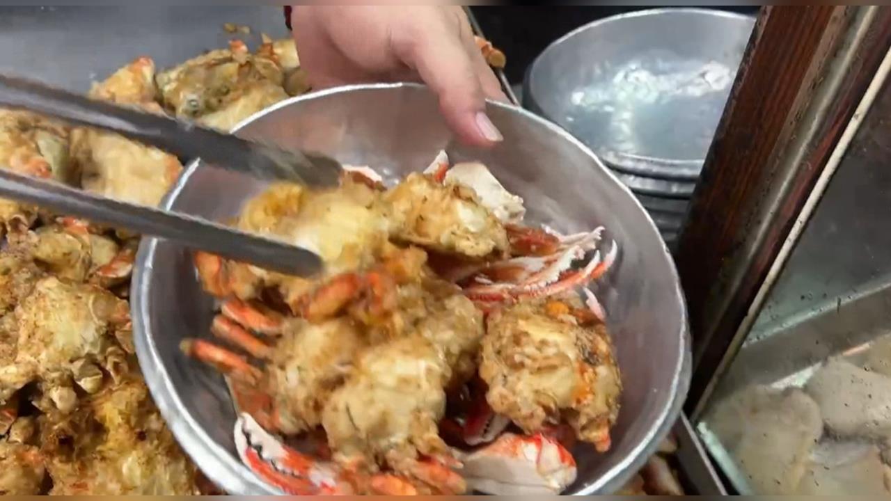 台中老字號夜市炸炒海鮮飄香　老闆斜槓攤販理事長