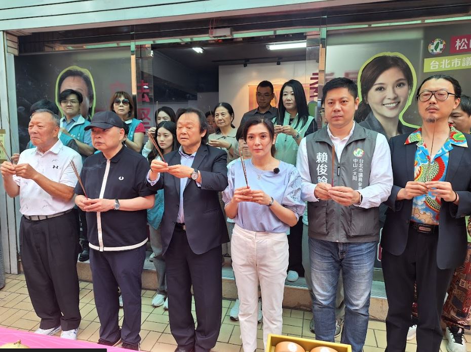 快新聞／20年磨一劍！堅系美女前議員宣布投入2026初選　王世堅到場相挺
