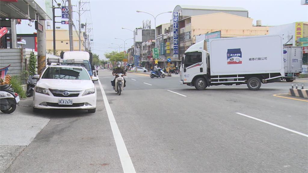 倒楣！　無辜店家門口停車　半個月遭撞壞2部