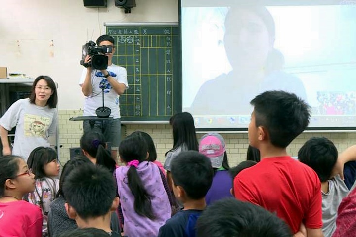 宜蘭學童拾獲日女大學生相機 視訊聊天