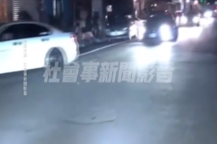 討債？逾10台黑車放鞭炮　警方澄清「原來是這件事」