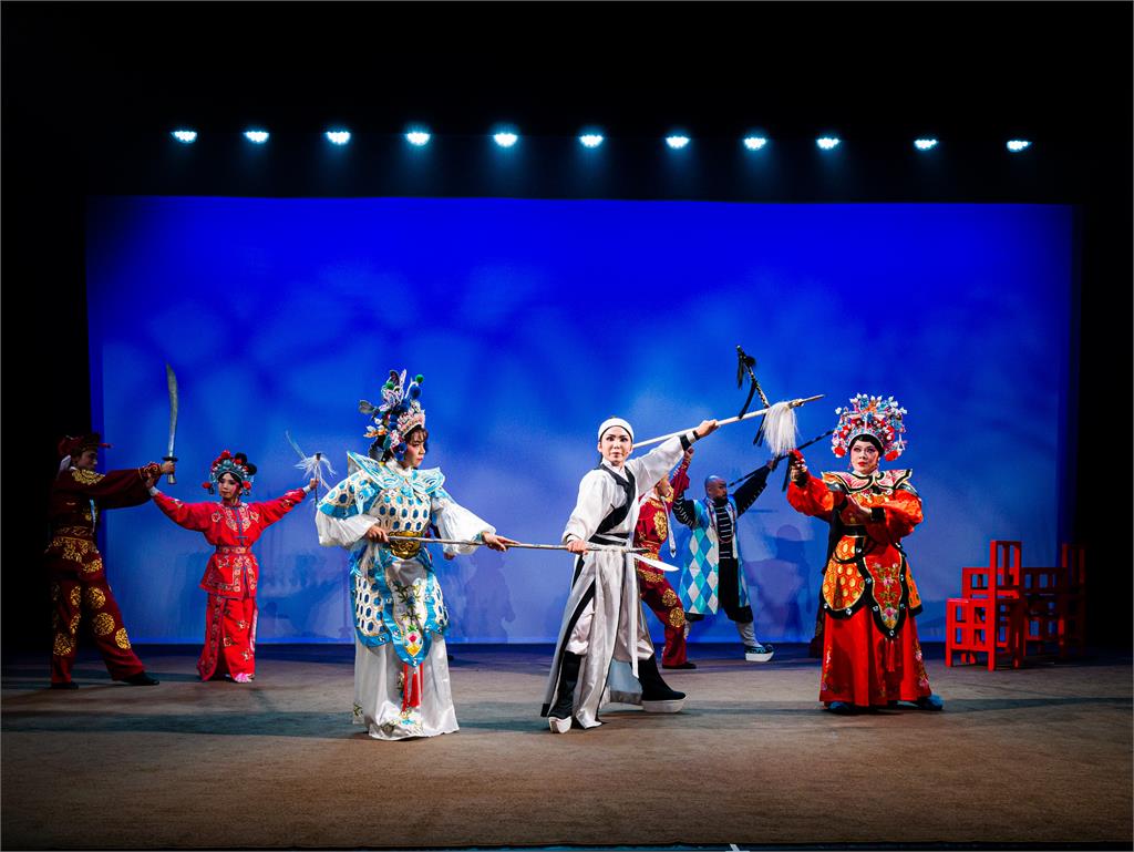 堅持傳承歌仔戲文化！25年來唐美雲堅持做那位「關最後一盞燈的人」