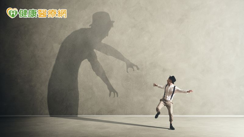長大卻不想成熟？醫：長期「彼得潘症候群」會拖垮工作與人際關係