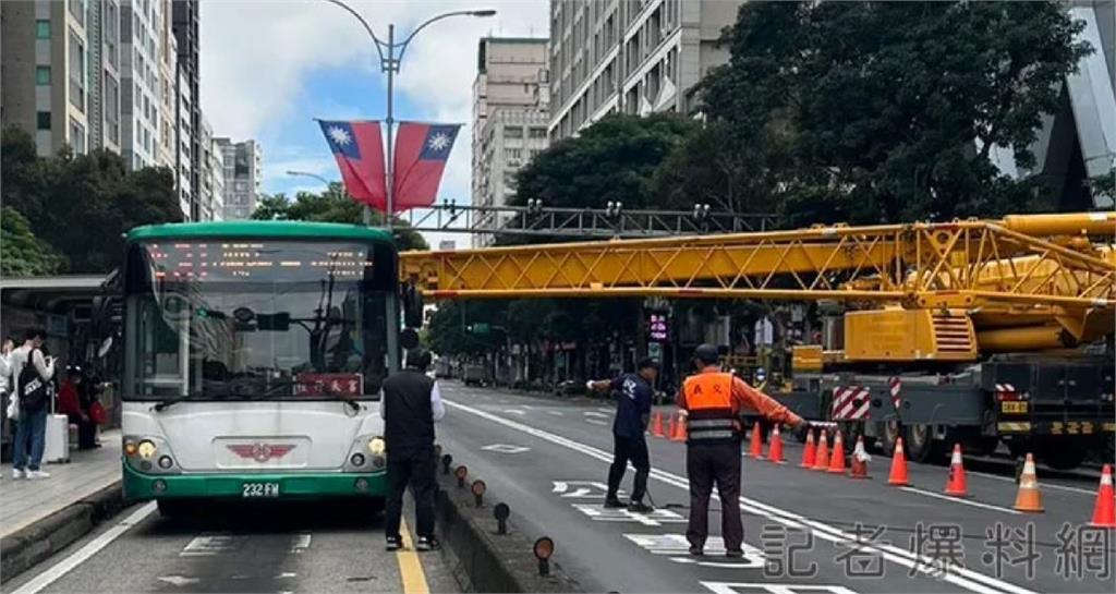 快新聞／恐怖！北市民權東路傳「吊臂砸公車」　驚悚畫面曝光