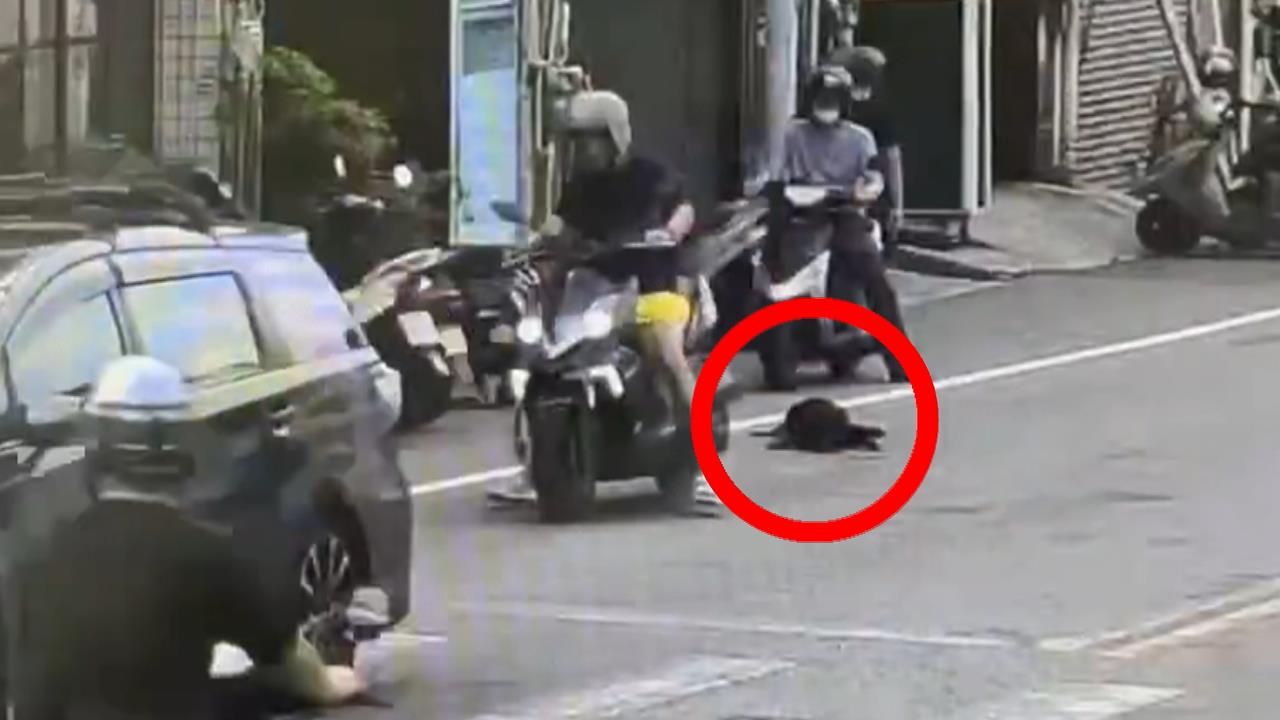 狗狗遭機車拖行！路人急忙勸阻　惡劣飼主嗆：管好你自己