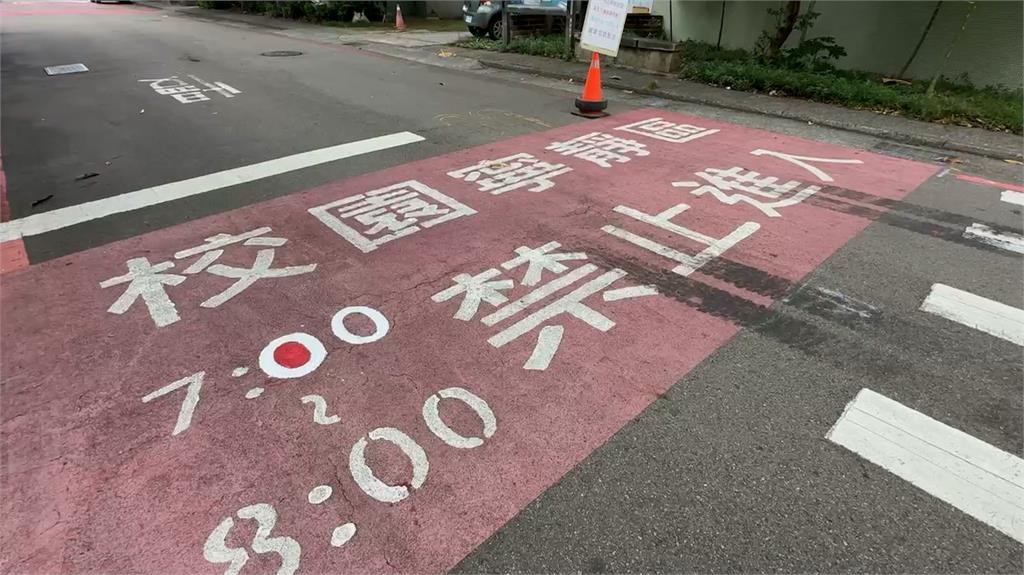 家長開車硬闖學童徒步區　熱心里長任導護遭撞上