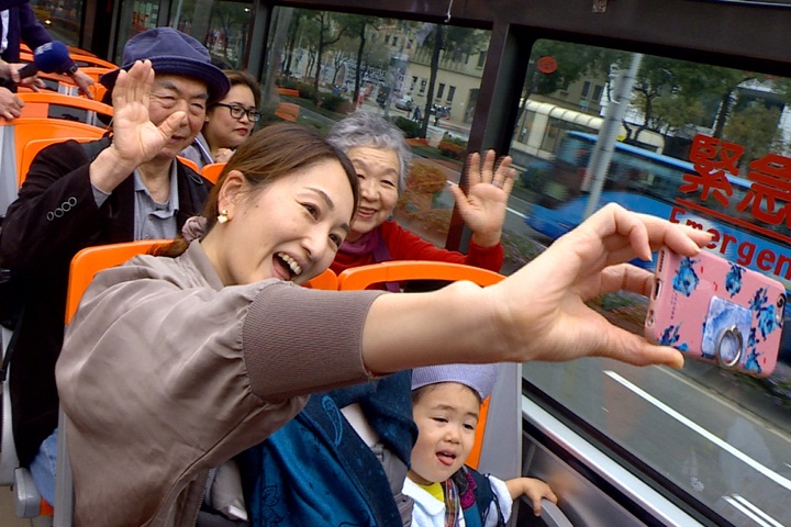 台北觀光巴士人氣谷底翻身 一小時湧4百人搶搭
