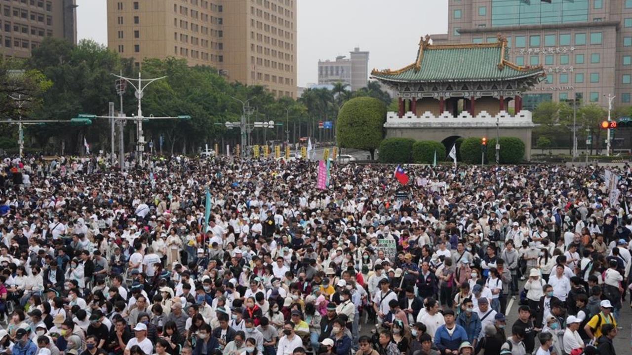 民眾黨329挺阿北直播被抓「大灌水」!10分鐘增5萬人他批:玩新花樣行不行?