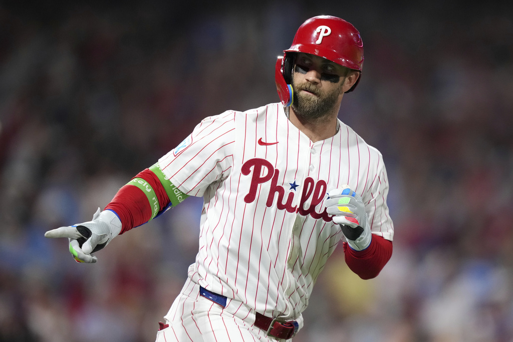 MLB(影)/炸裂大號雙響砲寫本季和隊史紀錄!哈波率費城人擊沉水手