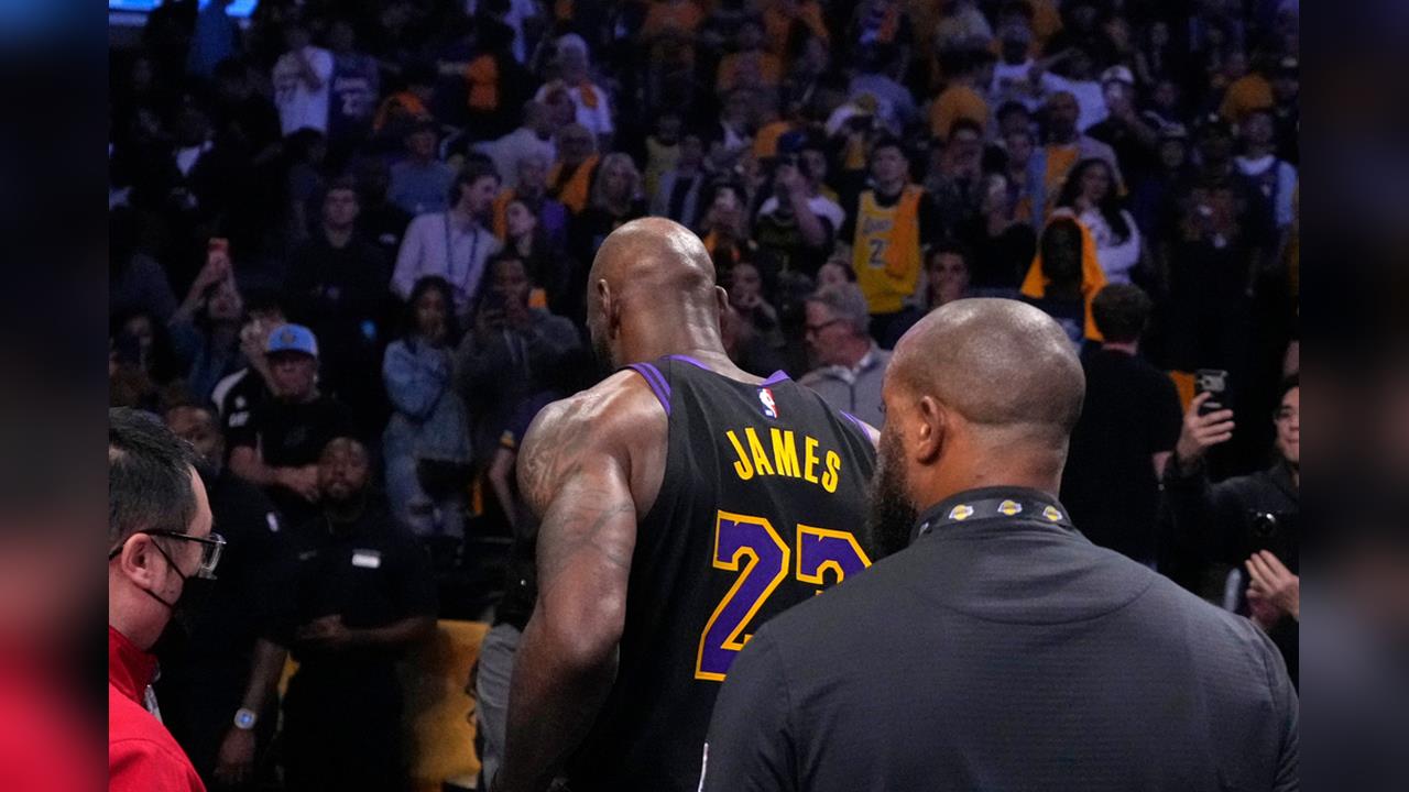 NBA(影)／湖人遭橫掃出局！詹皇未來將何去何從？賽後本人親自上火線說明