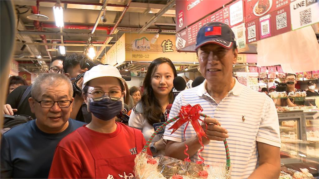 視察南門市場稱數發部應搬到外縣市　郭台銘何時參選仍不鬆口