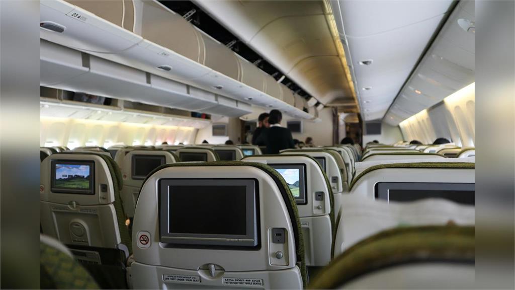 搭飛機免費升等「哪1排最有機會」?資深空姐透露1招:潛規則