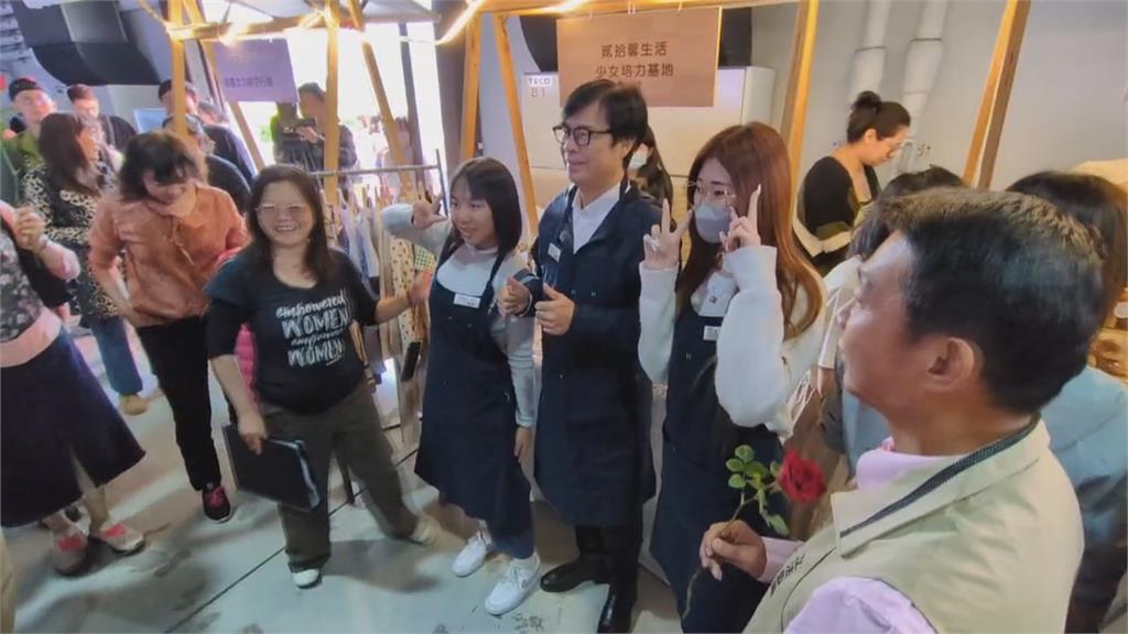 38婦女節高雄性平政策成果佳　陳其邁贈玫瑰表達對女性感謝