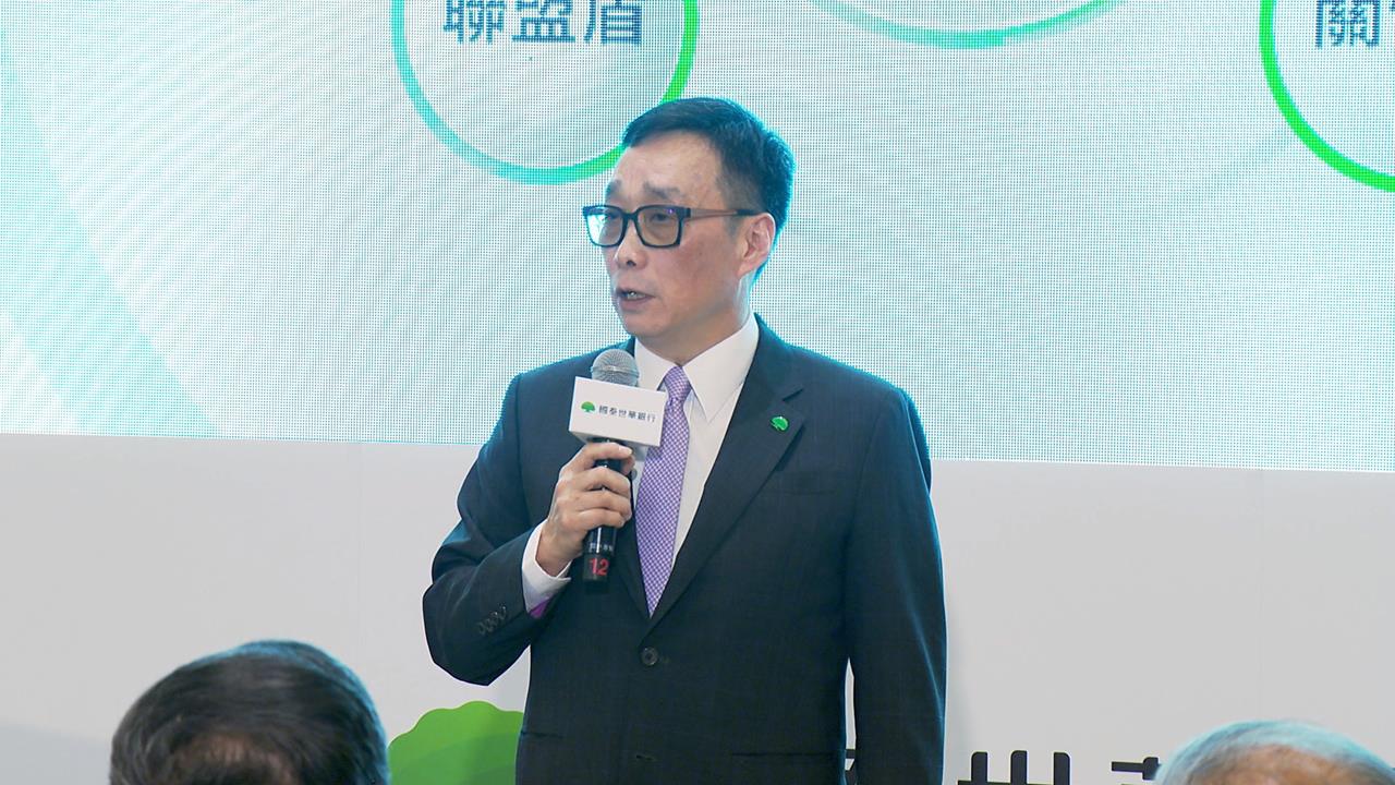 國泰世華董座郭明鑑兼職爆爭議 金控證實已請辭