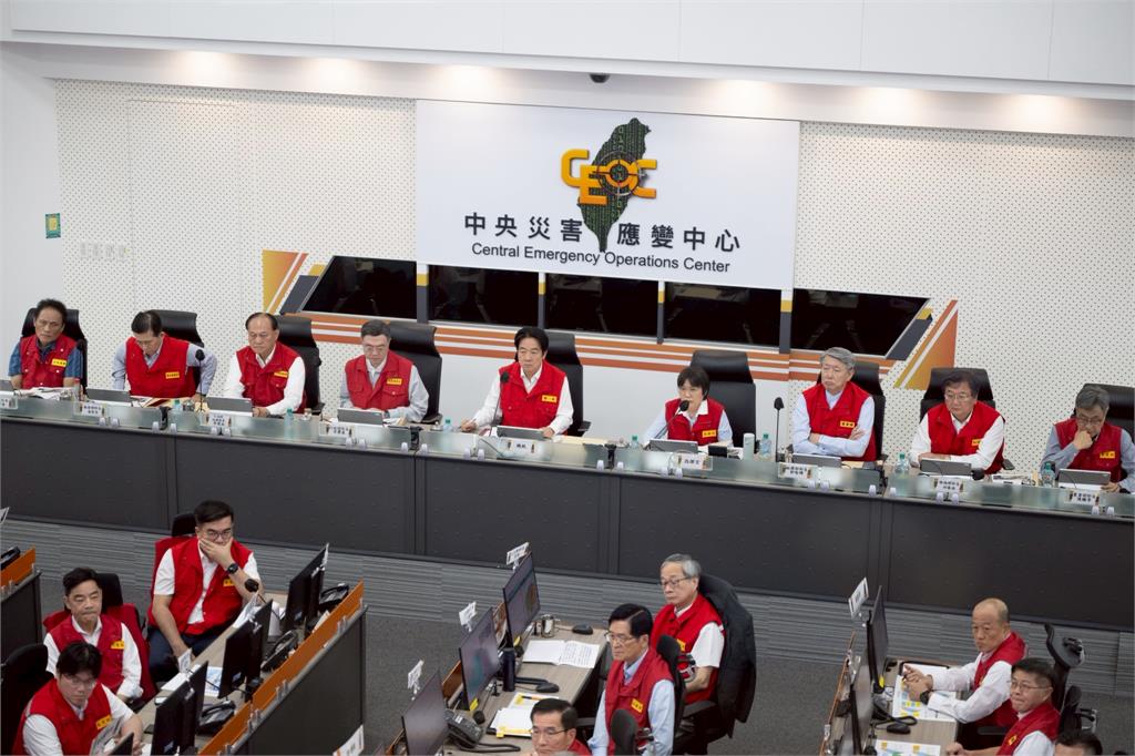 快新聞/丹娜絲「南向北」路徑罕見 賴清德下令:颱風離境後才能休息