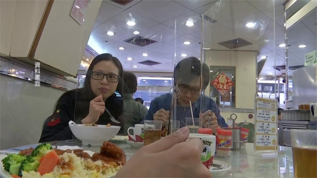 香港單日增52例創新高！餐飲業限縮服務、迪士尼再封園
