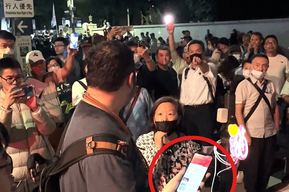 四叉貓直播藍集結遭辱罵潑水　綠營質疑警方縱容
