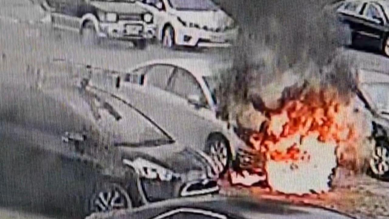 到宜蘭宮廟吃平安粥　停車場一車突起火自燃...大廣播「誰的車」