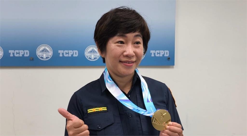 台中金牌女所長! 世壯運舉重50+組摘金