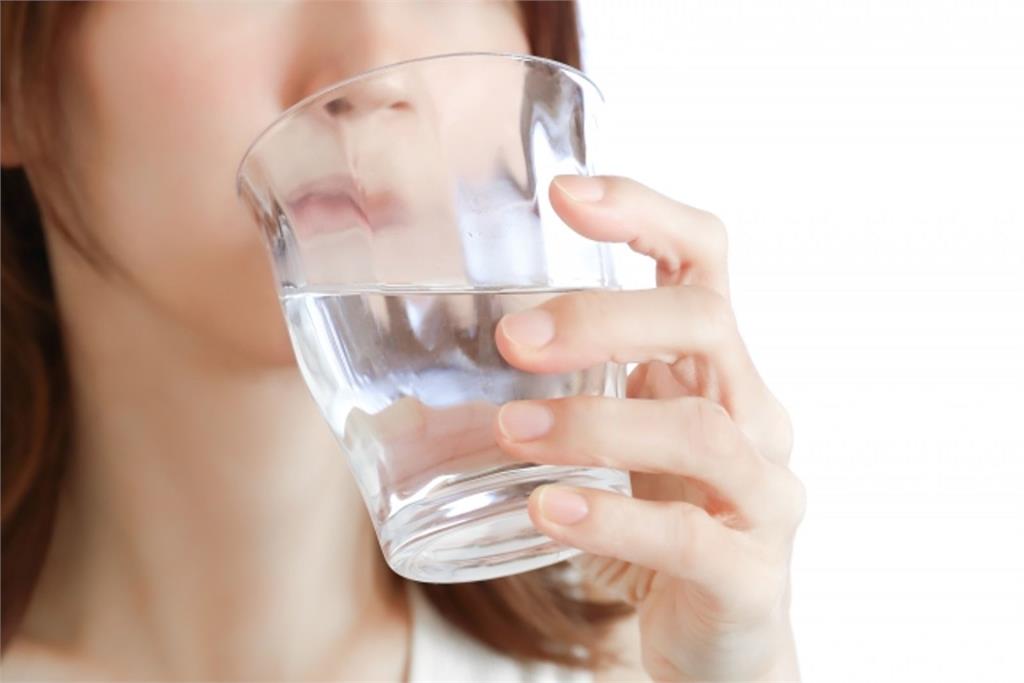 女生放心喝冰水！ 備孕女「1句話」惹心疼　醫：旁人閉嘴就是最大的善意
