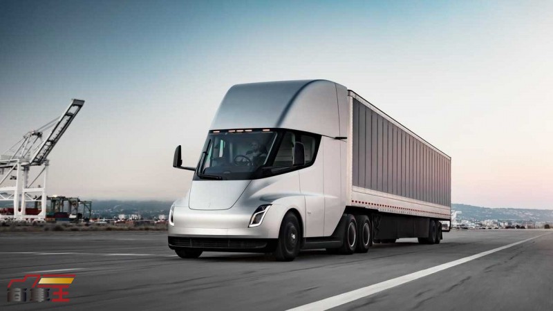 12 月交車 Elon Musk 宣布 Tesla Semi 電動卡車正式投產