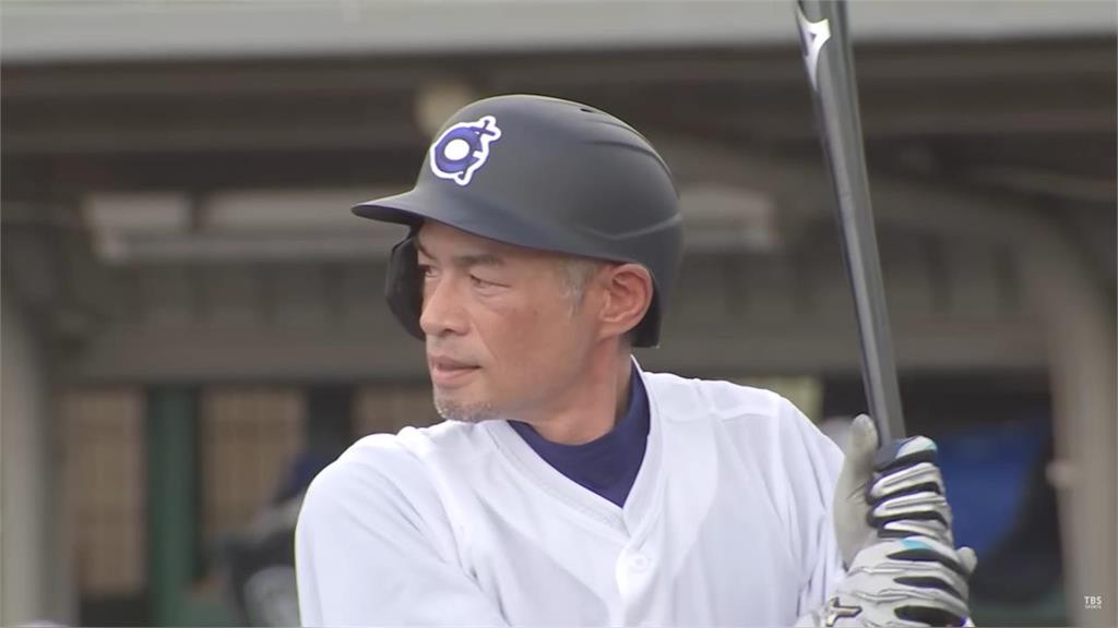 棒球(影)/51歲用木棒開轟!朗神還沒調好時差馬上「投打二刀流」扛紅不讓網驚呆
